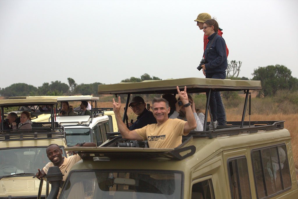 chimpanzee-tracking-in-uganda